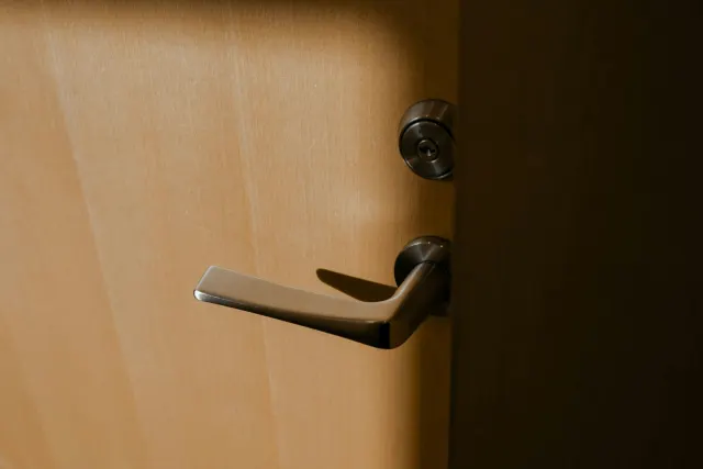 Fitoff: door hardware